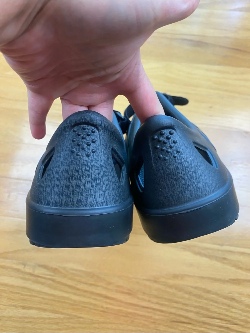 OOFOS OOcandoo Mens Size 10 Black Beach Casual Sport Walking Slip-On Sandals